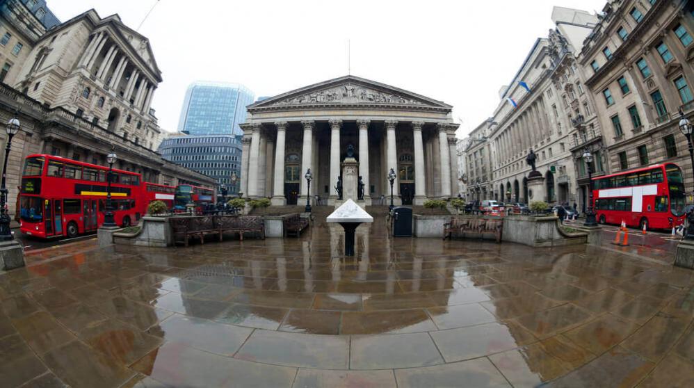 BOE rate pause supports UK100_m