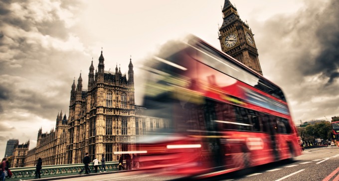 UK100 teases record high